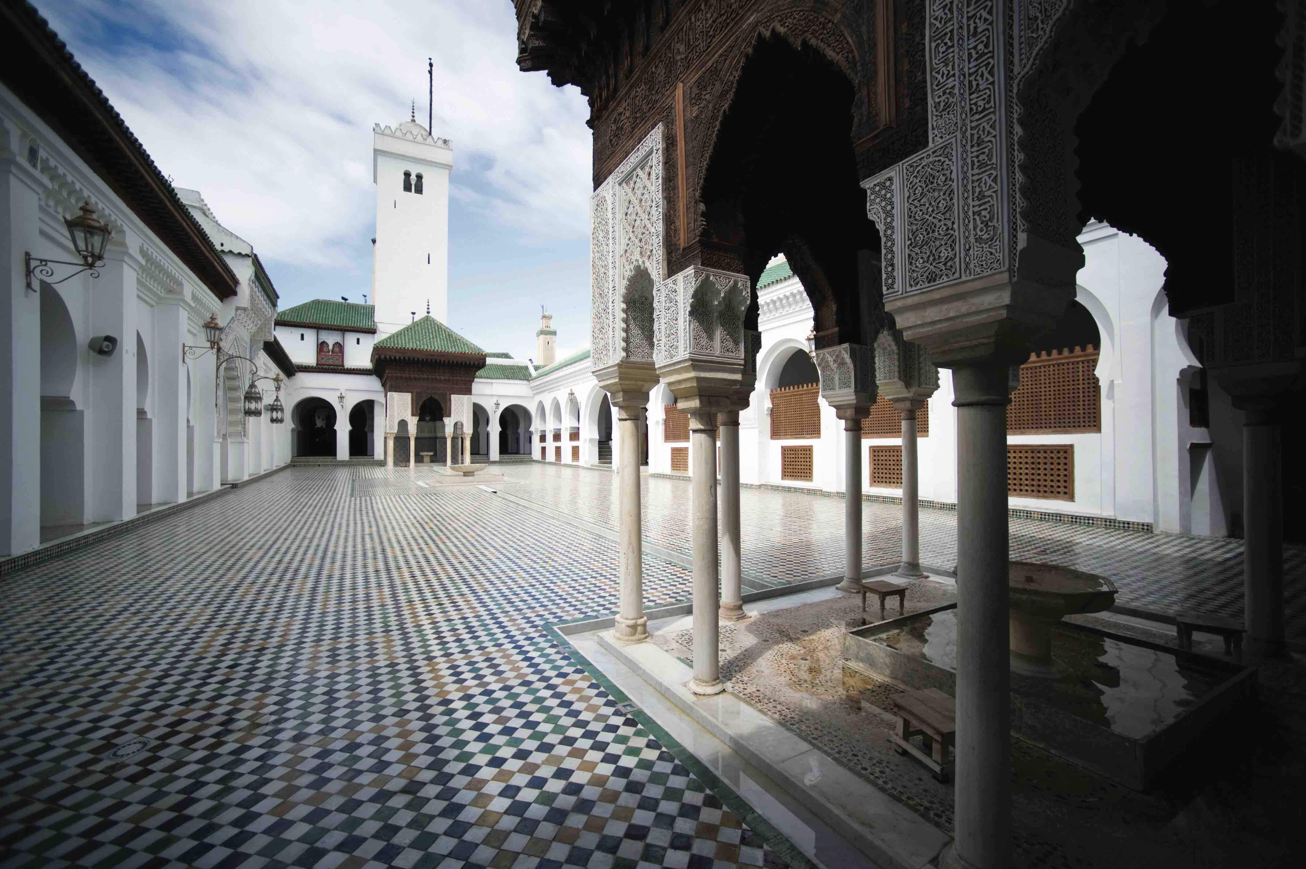 صحن مسجد القرويين بفاس
